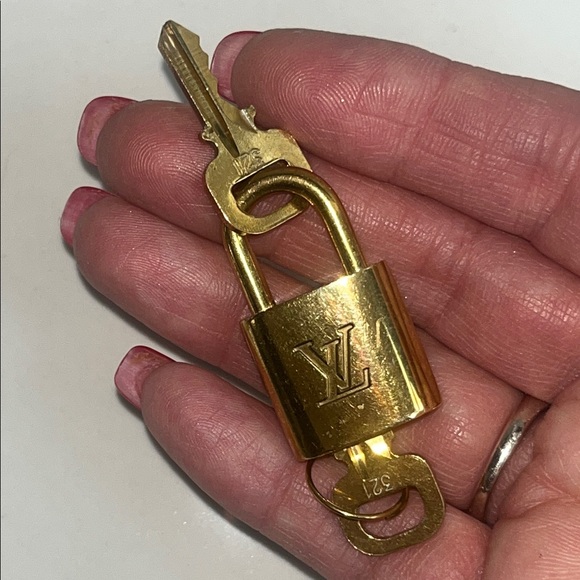 Louis Vuitton Luxurious Gold Padlock and Keys #321 - Picture 11 of 12